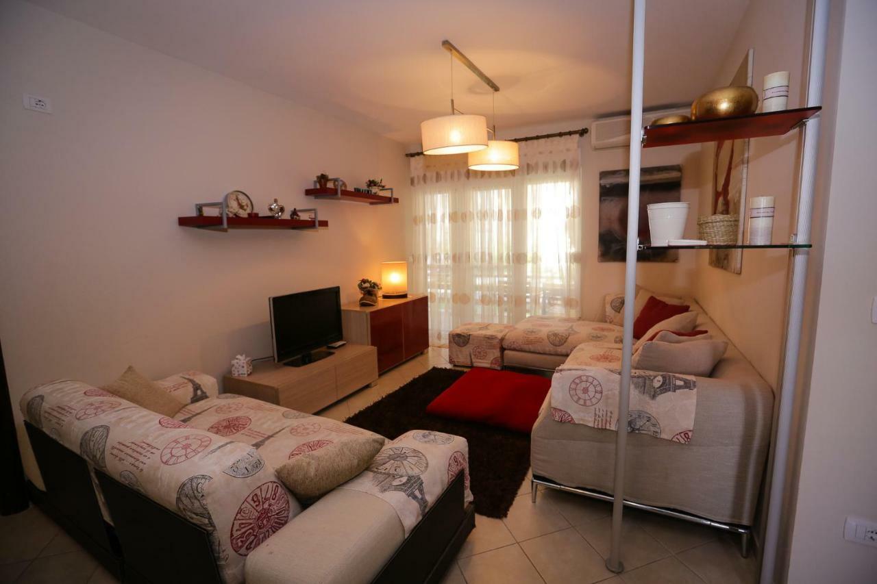 Pine-Tree Apt W/ Private Garden 50 M From The Sea ゴーレム エクステリア 写真