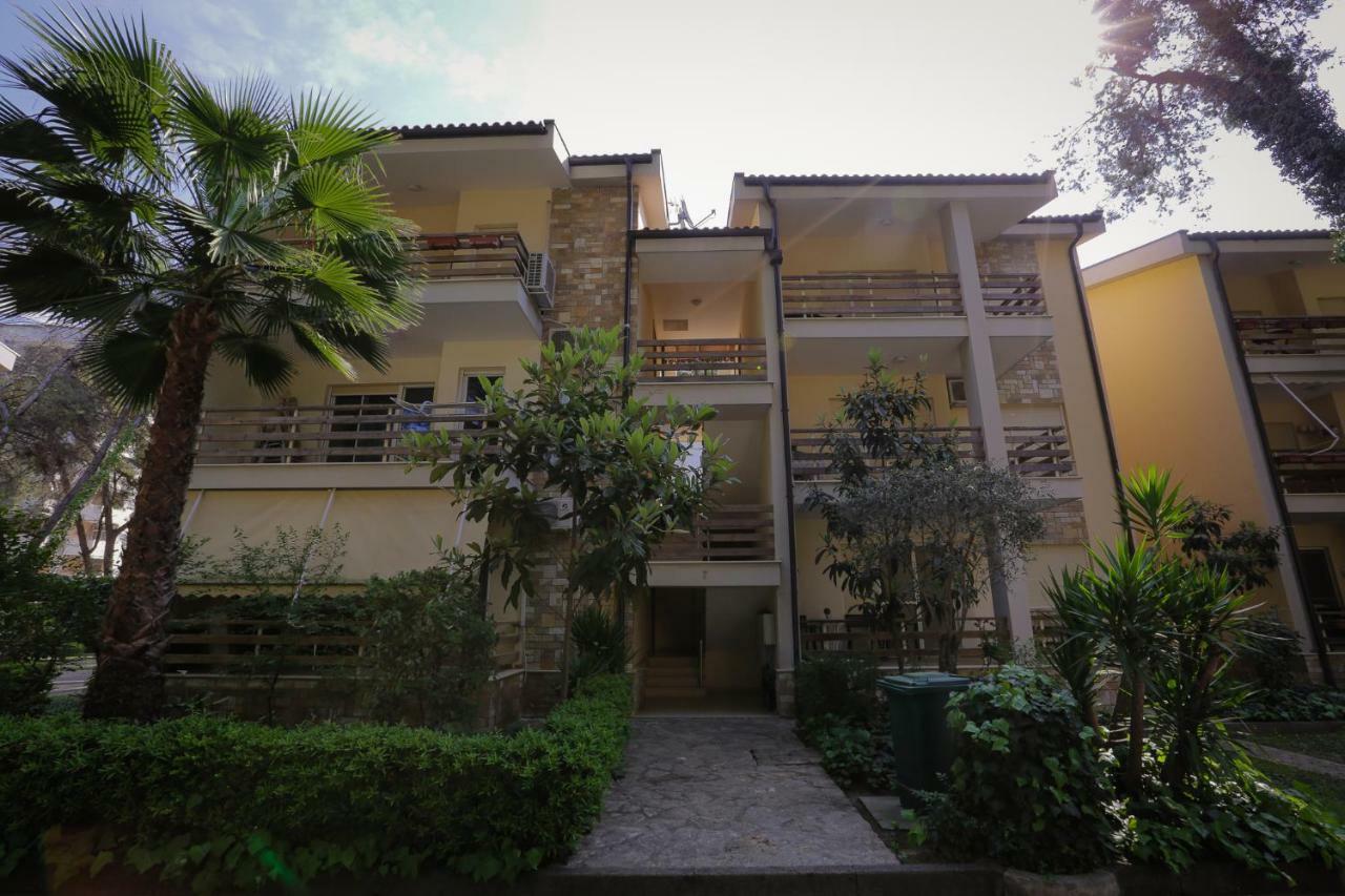 Pine-Tree Apt W/ Private Garden 50 M From The Sea ゴーレム エクステリア 写真